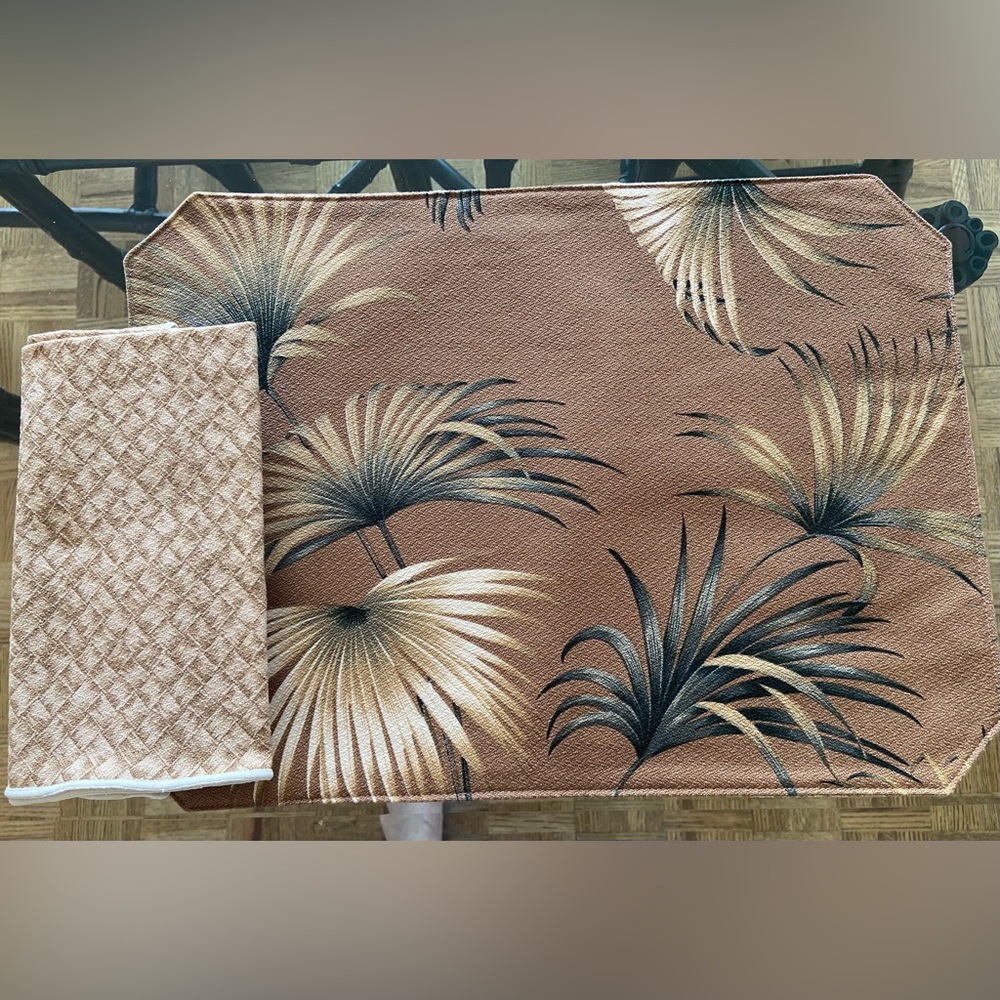 Set of 6 handmade Hawaiian placemats and matching napkins.